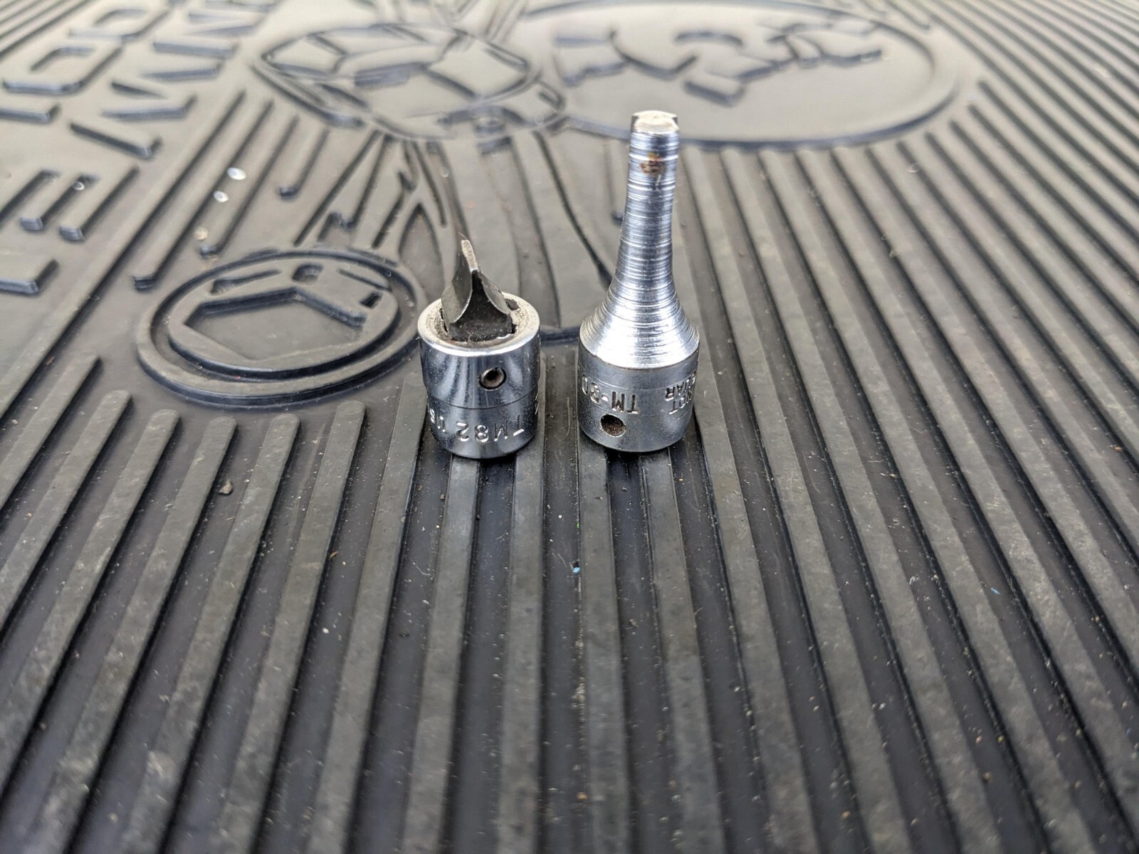 #bd618 Snap On TM82 TM30 1/4″ DR Flat Tip 1/4″ Bit Clutch Chrome Socket Driver