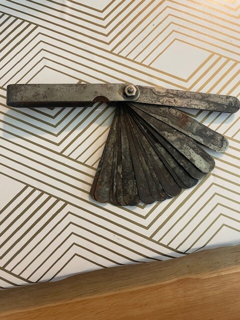 Vintage LS Starrett and Bonney feeler gauges; and a screw pitch thread gauge