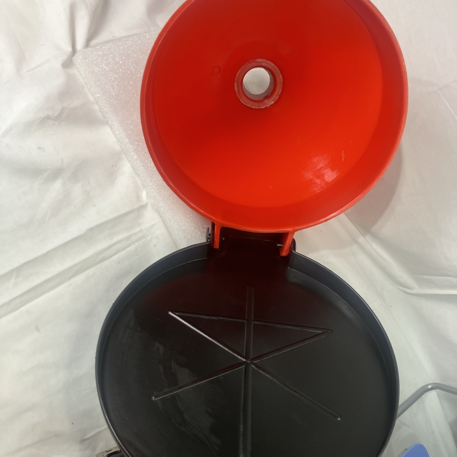 9.8″ Oil Drum Funnel with Grill Screen and Lockable Lid Spill-Free w/ Hang Hole