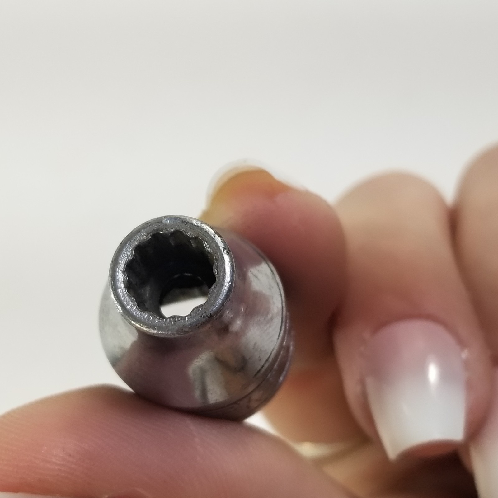 Snap-On Tools F081 – 1/4″ – 12 Point Shallow Socket 3/8″ Drive SAE Snap On USA