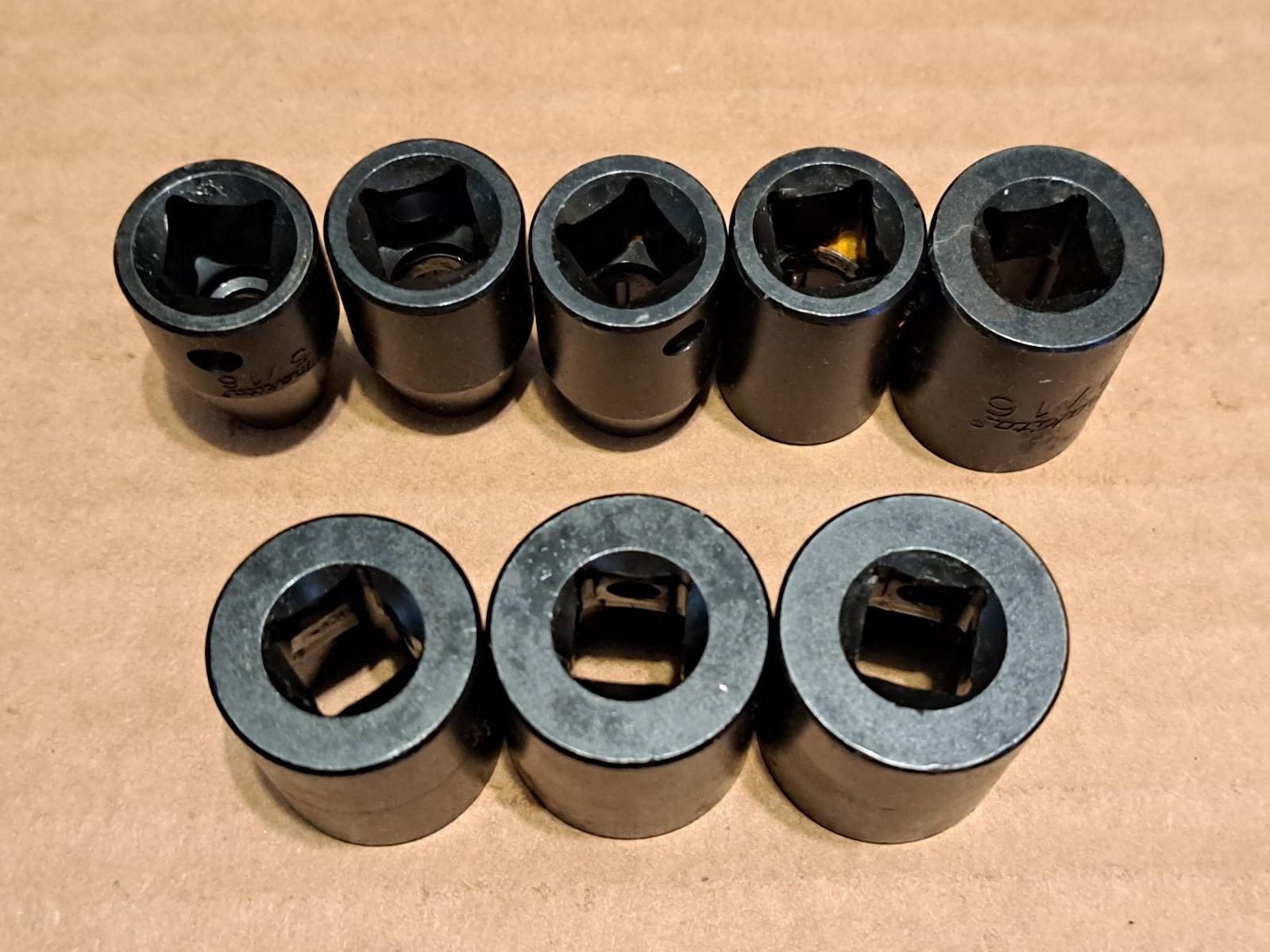 MAKITA 5/16″ – 3/4″ 8PCS IMPACT SOCKET SET, 3/8″ DRIVE 6 POINT, 5/16 – 3/4 INCH