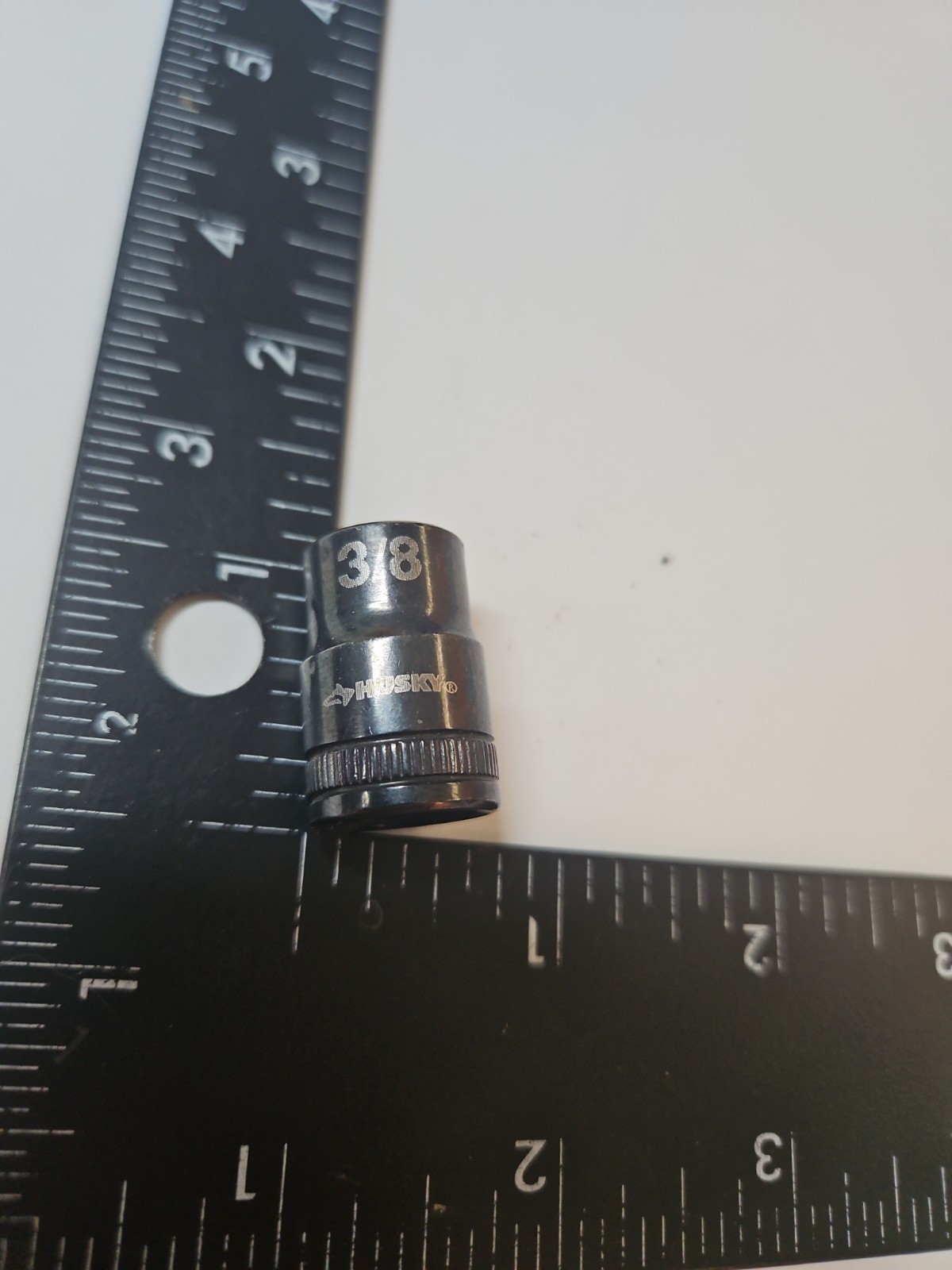Husky 3/8″ Knurl Grip Universal Socket 3/8″ Drive Non-Impact