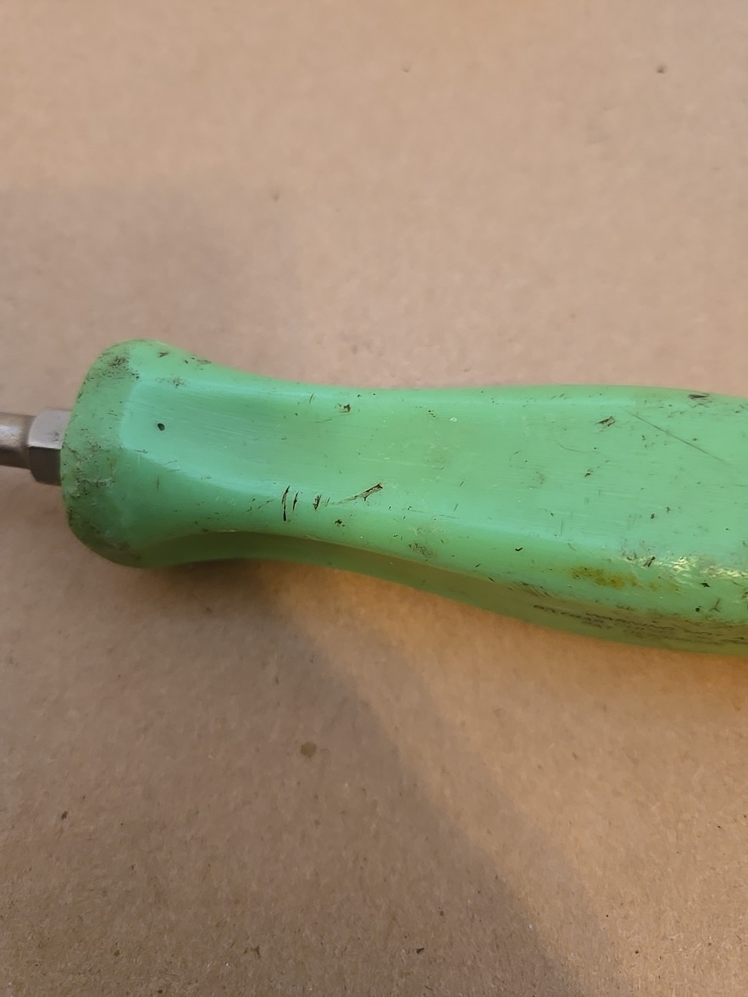 Snap On 5/16″×6″ Blade Screwdriver Green Hard Handle SDD6