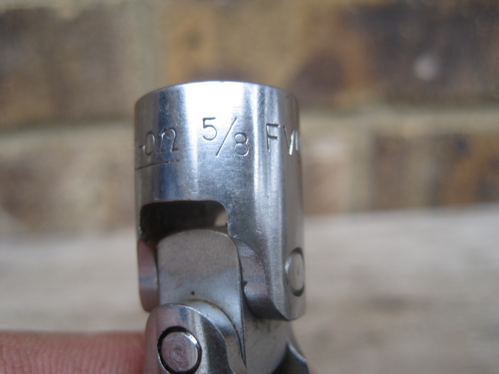 Snap-On 3/8″ Drive 5/8″ Swivel Universal 12pt Socket FVU20