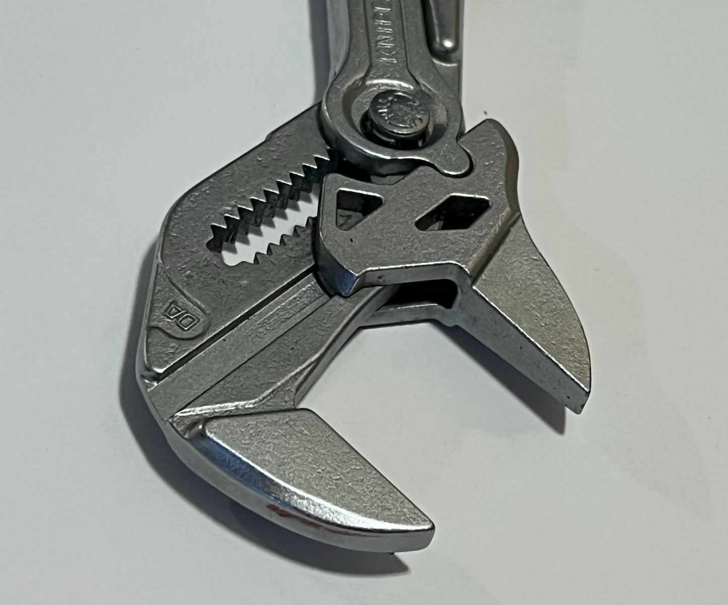 Knipex 7″ Pliers Wrench 86 03 180 1-3/8″ Smooth Jaws Pliers Made in Germany