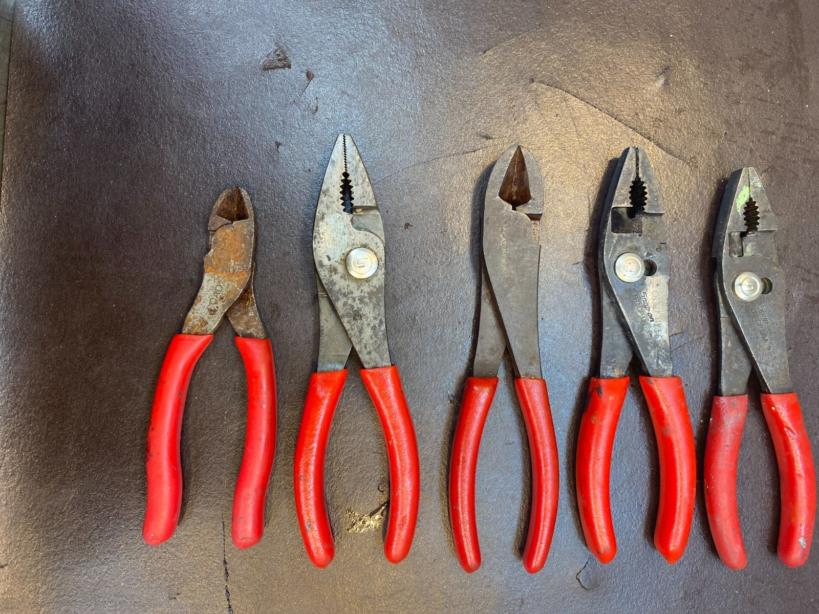 3 SNAP ON 137ACP SOFT GRIP SLIP JOINT PLIERS W/CUTTERS & 2 OTHER PLIERS