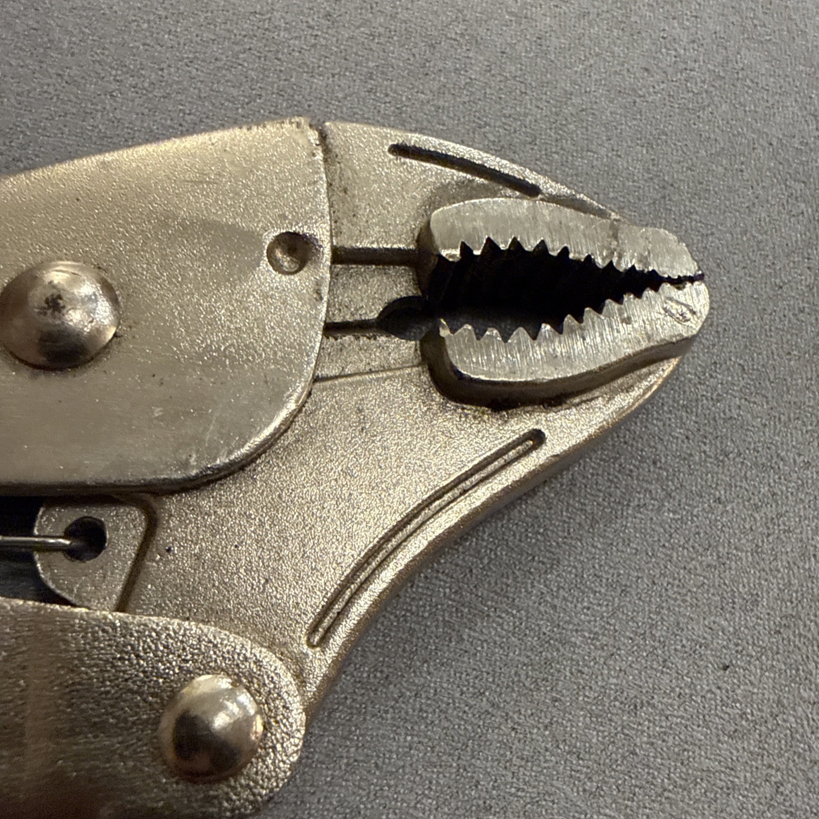 Mac Tools 8-7/8″ Long Curved Jaw Locking Pliers MLP10CJ