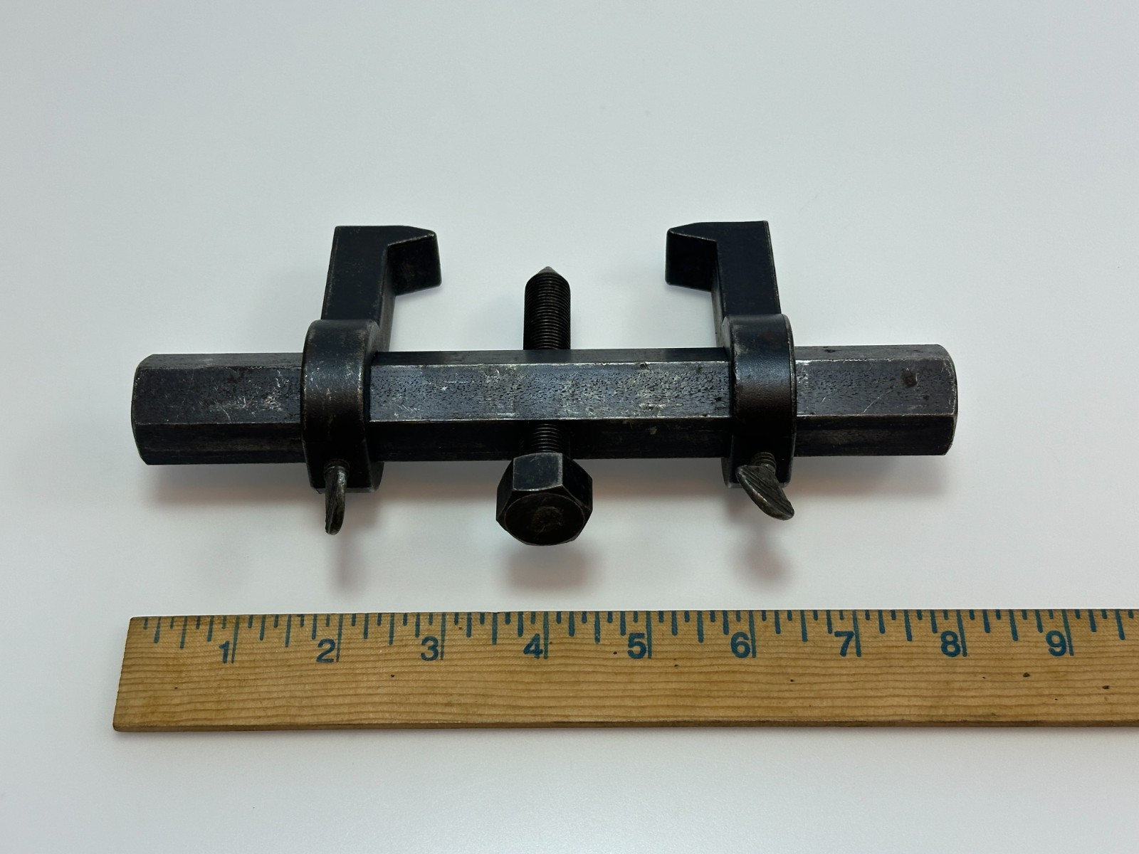Heavy-duty Hex Yoke Adjustable Jaw Puller 8″ Wide by 3″ Jaw Depth, Pointed Screw