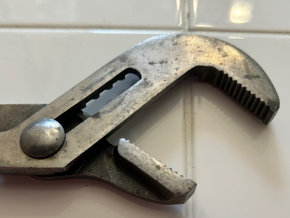 CHANNELLOCK #430 10″ STRIGHT JAW TONUGE AND GOOVE