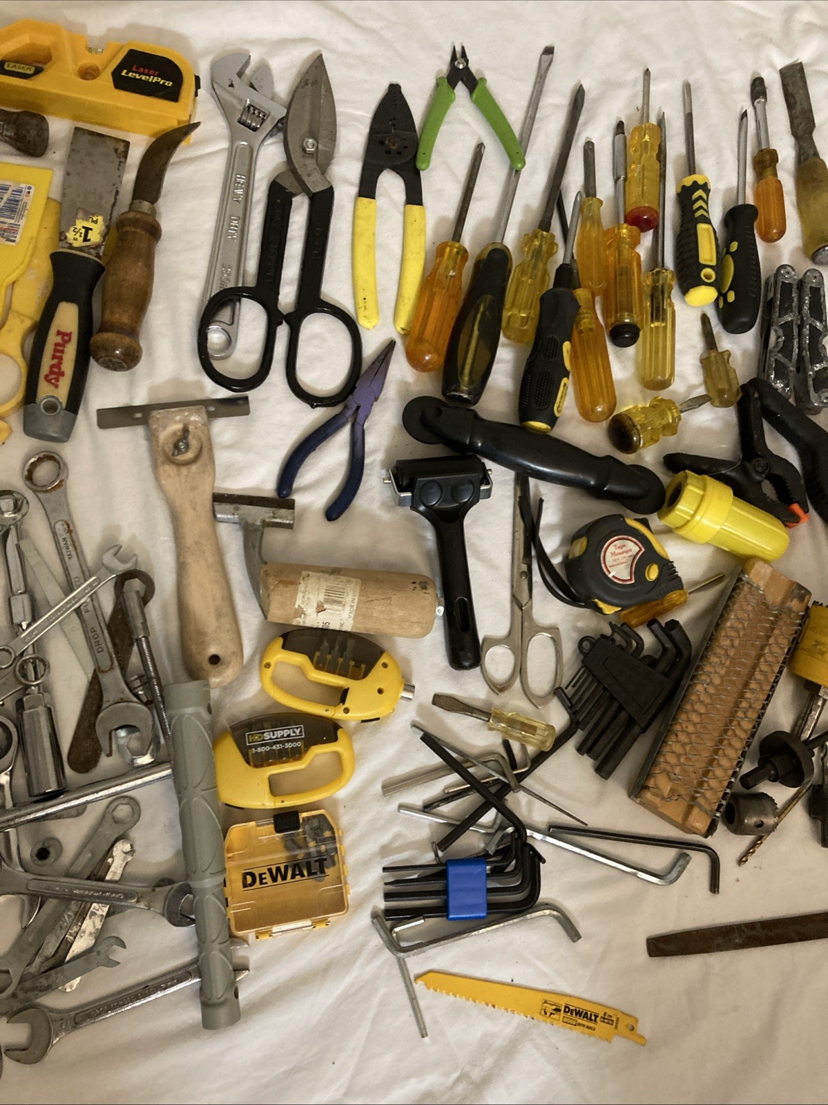 Mixed lot of Hand Tools Carpenter Plumbing Mechanic Screwdrivers Pipe Wrench ++