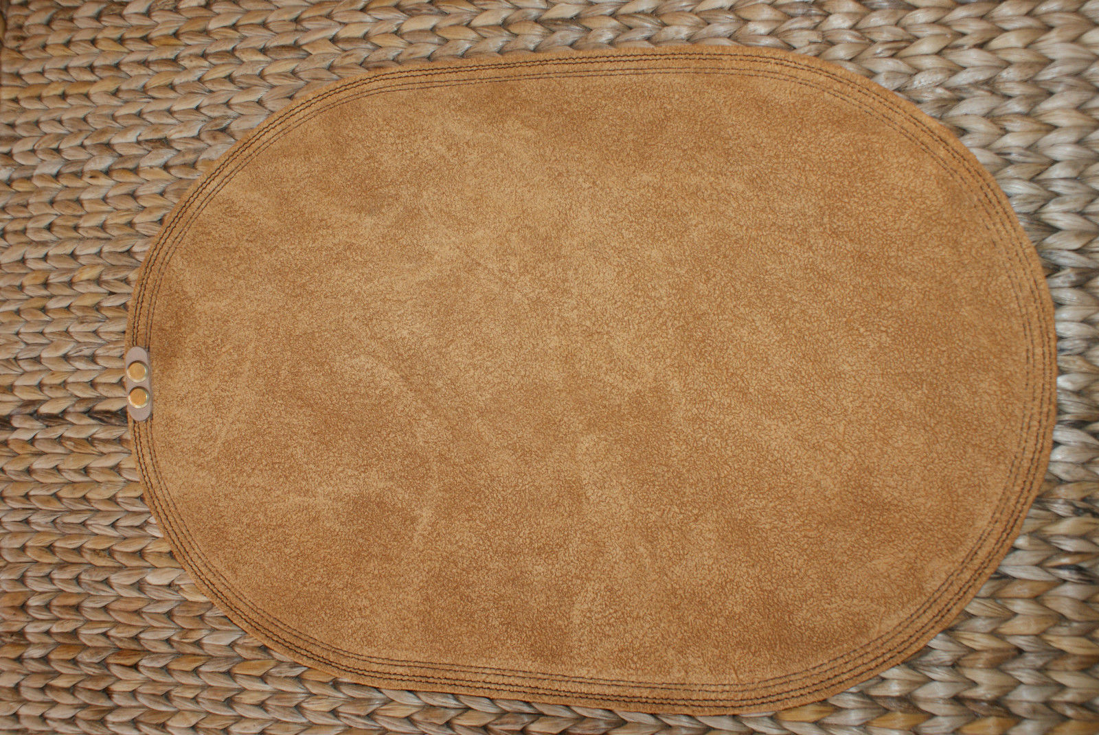 METAL WORKERS/PANEL BEATERS OVAL LEATHER SANDBAG 18″ X 12″ (45 X 30CM)