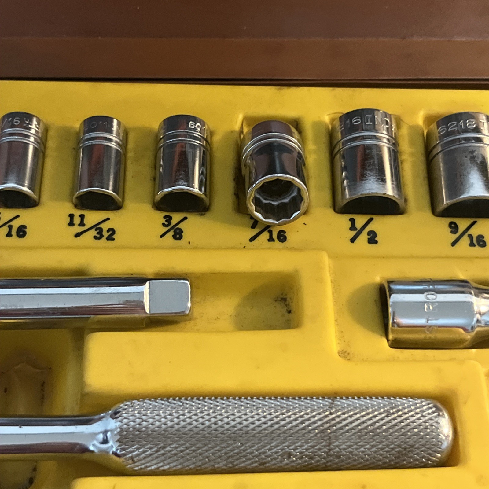 Vtg Indestro 20 Pc 1/4″ & 3/8″ Drive Socket Set No. N6330