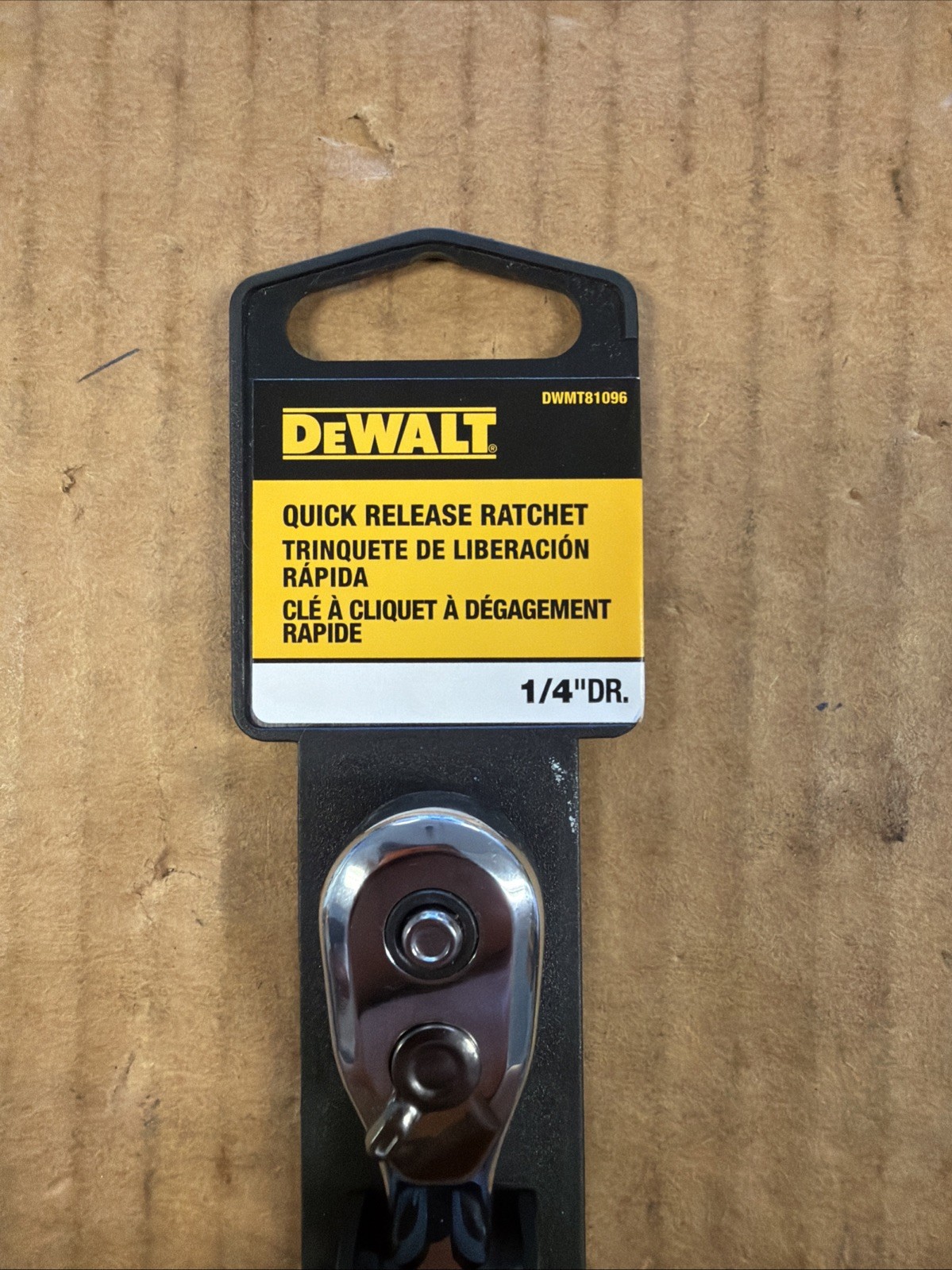 (F1526) DeWALT DWMT81096 1/4″ Quick Release Reversible Ratchet, Pear Head