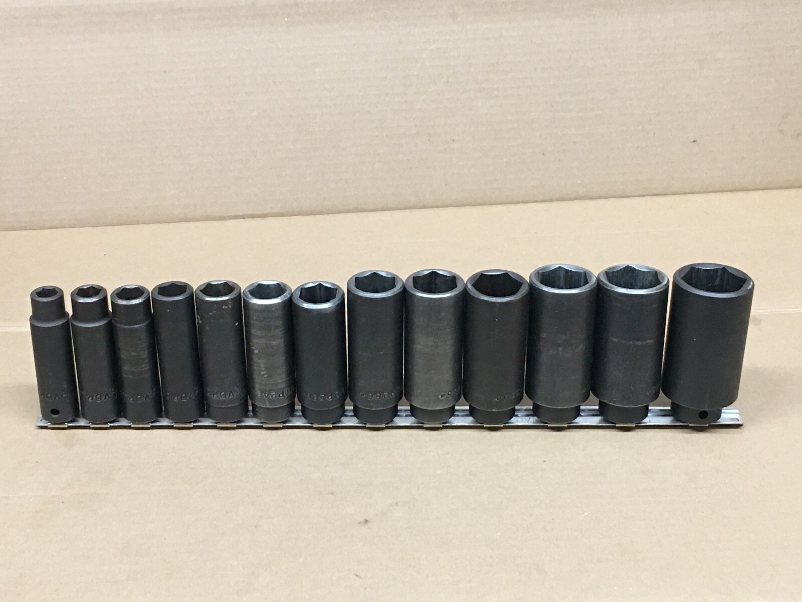Mac Tools 13 pc SAE Deep Impact Socket Set -1/2″ Drive – 6 Point 7/16″ to 1-1/4″