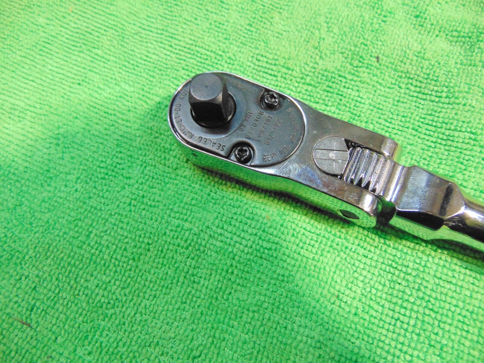 Snap-on Tools RED 3/8″ Drive Soft Grip Long Locking Flex Head Ratchet FHLX80B
