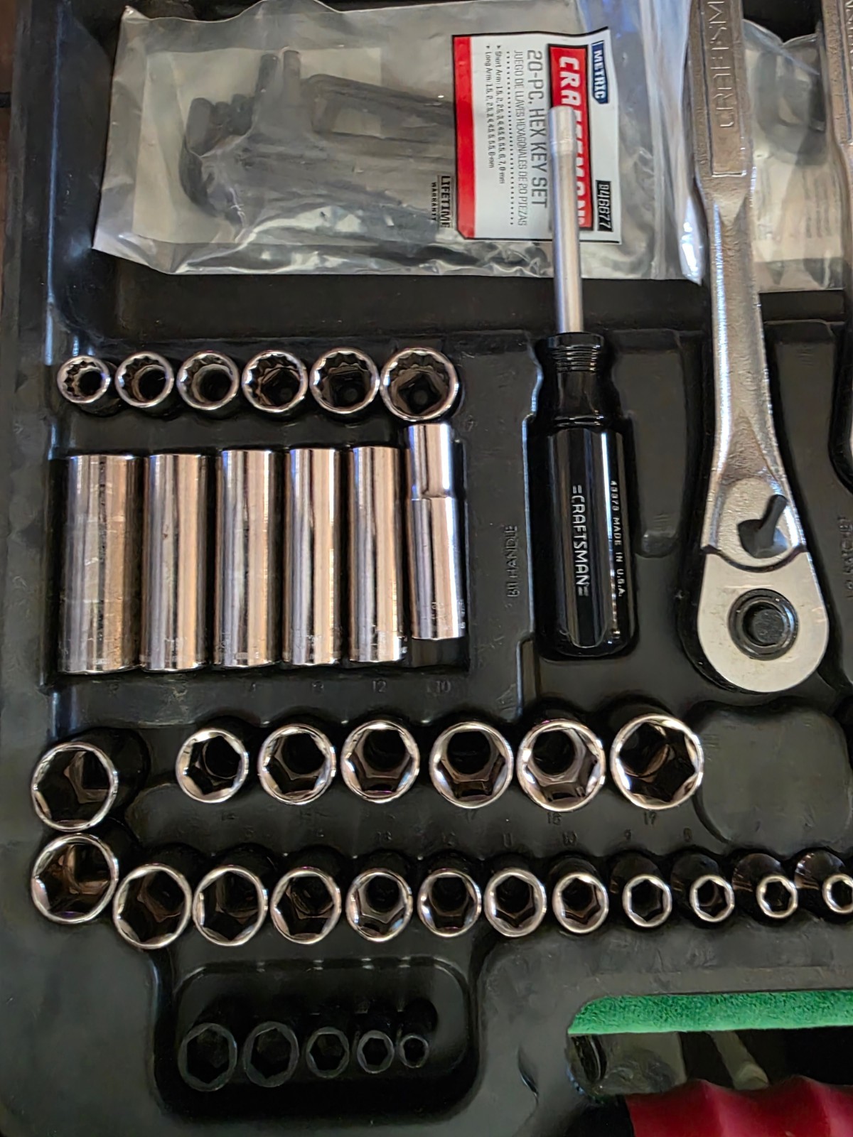Craftsman 154 pc. socket set SAE/Metric sizes complete with case