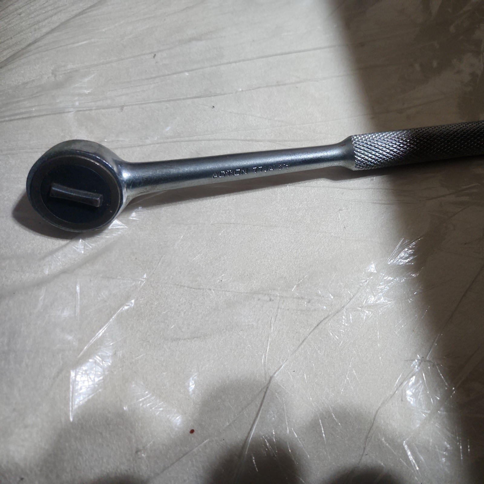 Action Tools 7-3/8″ Long Ratchet 3/8″ Drive Knurled Handl Round Head 77JA Vtg US