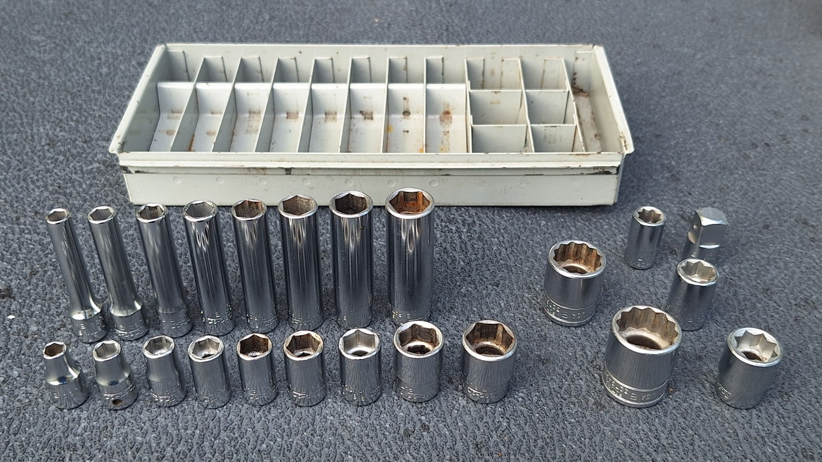 RARE 1968 Snap On R5094 30-pc Small Bolt & Nut 1/4 & 3/8 Socket Set w/GREY Case