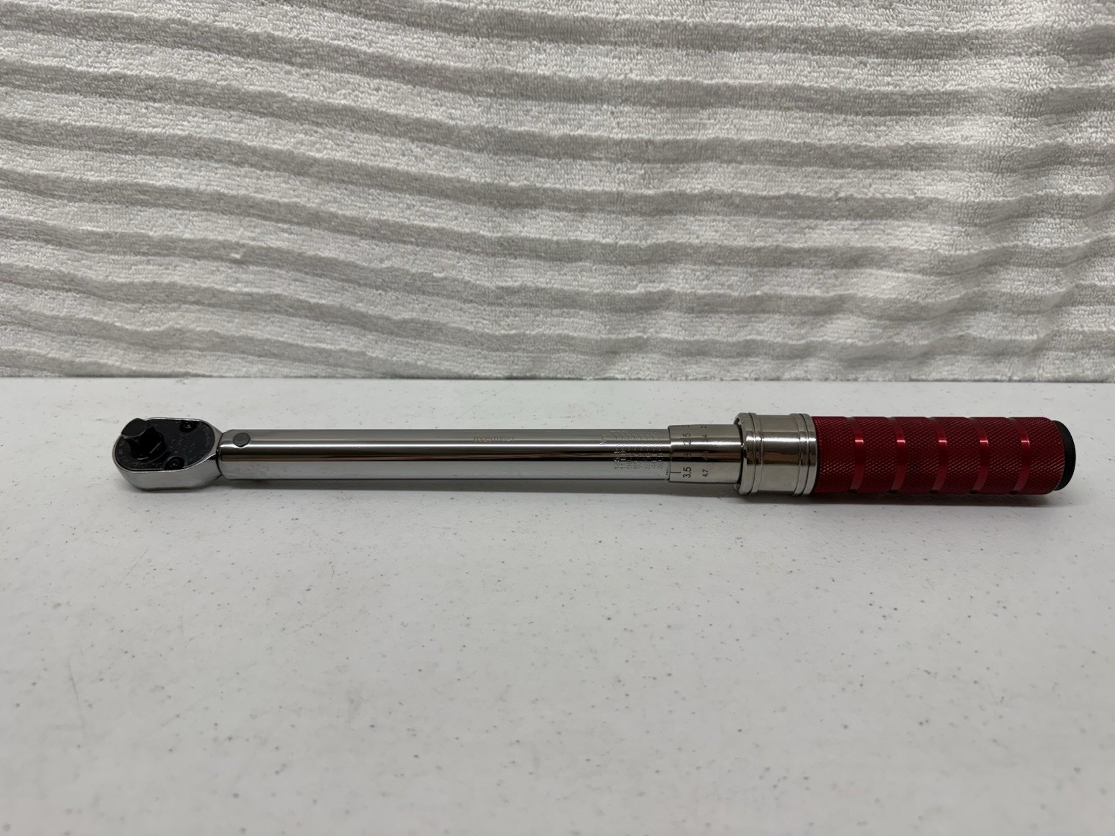 Snap On 3/8” Dr RED Adjustable Click Type Torque Wrench #QE2R100R