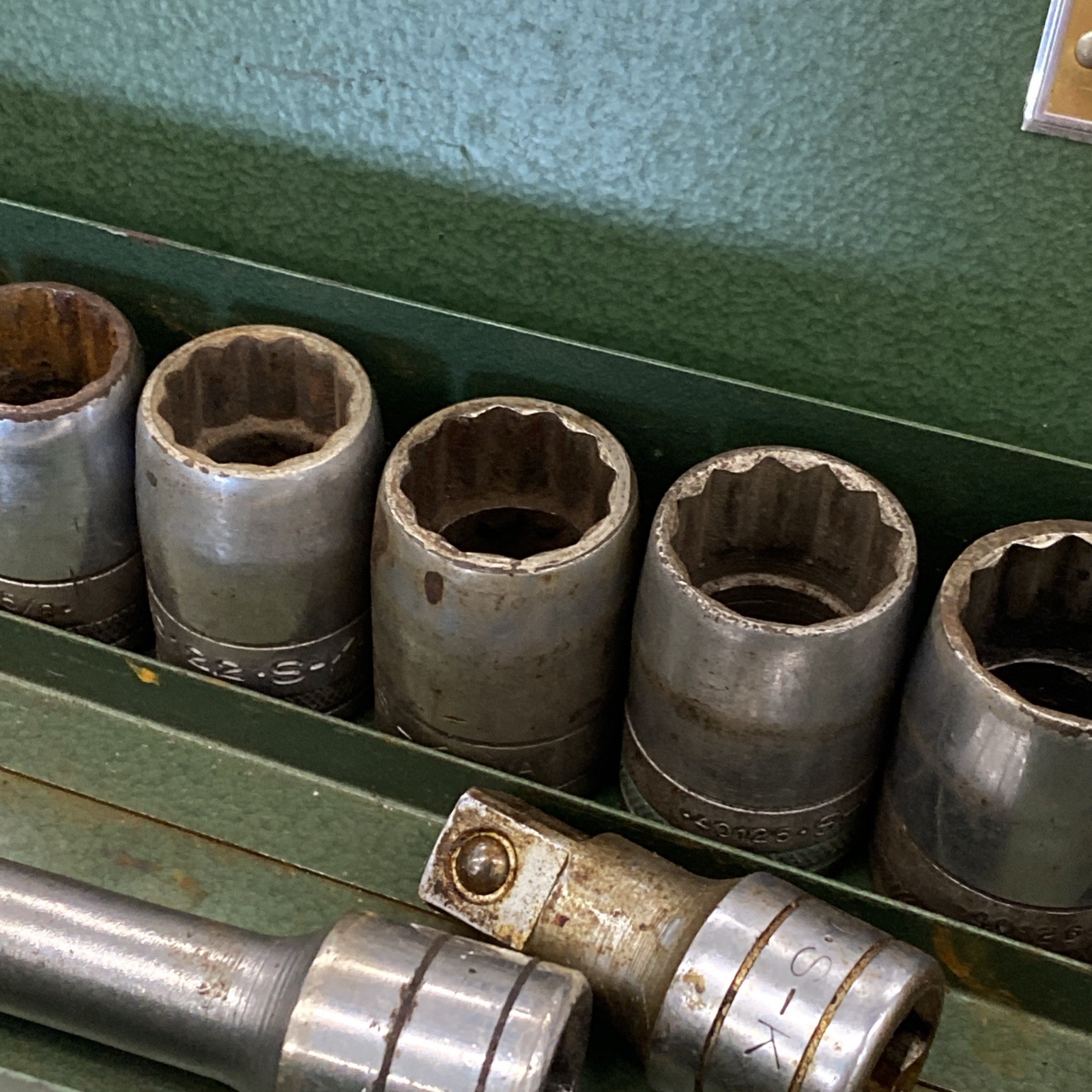 Vintage SK TOOLS 1/2″ Drive Socket Set 17pc Metal Box USA Made S-K Wayne M0863
