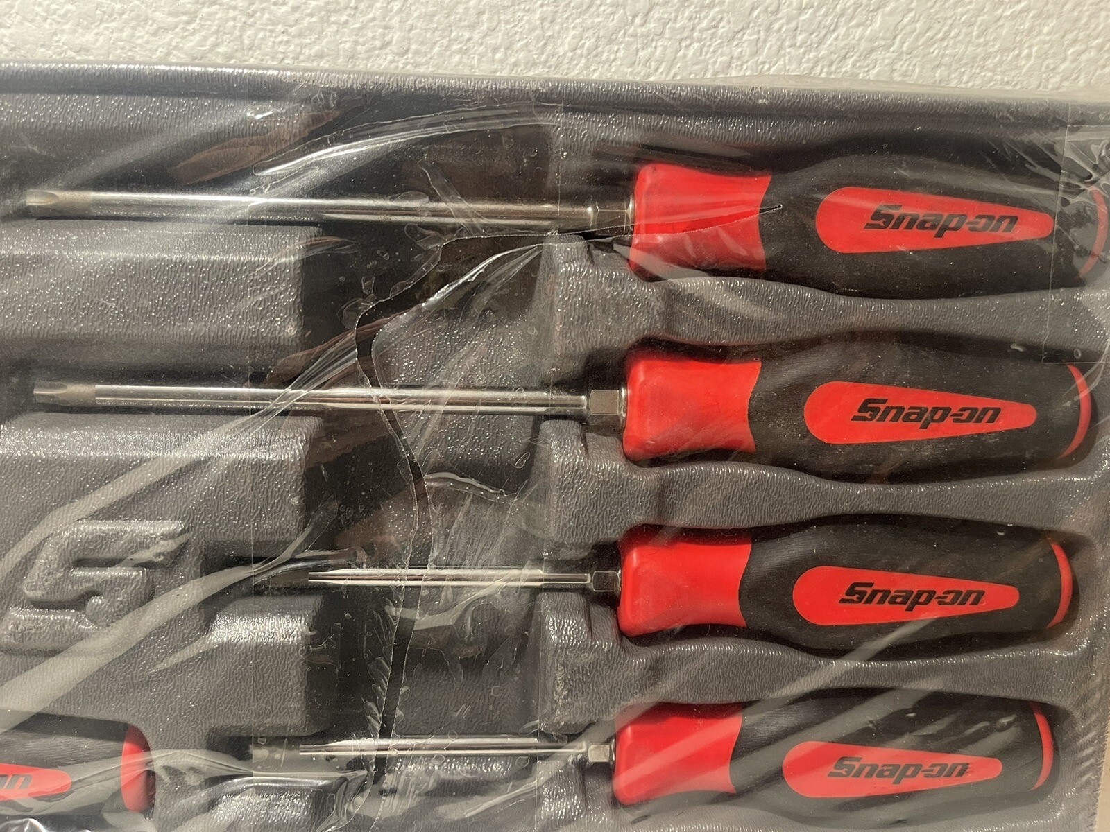 Snap on 9pc Torx Soft Grip Screwdriver Set, handles are Red and Black.