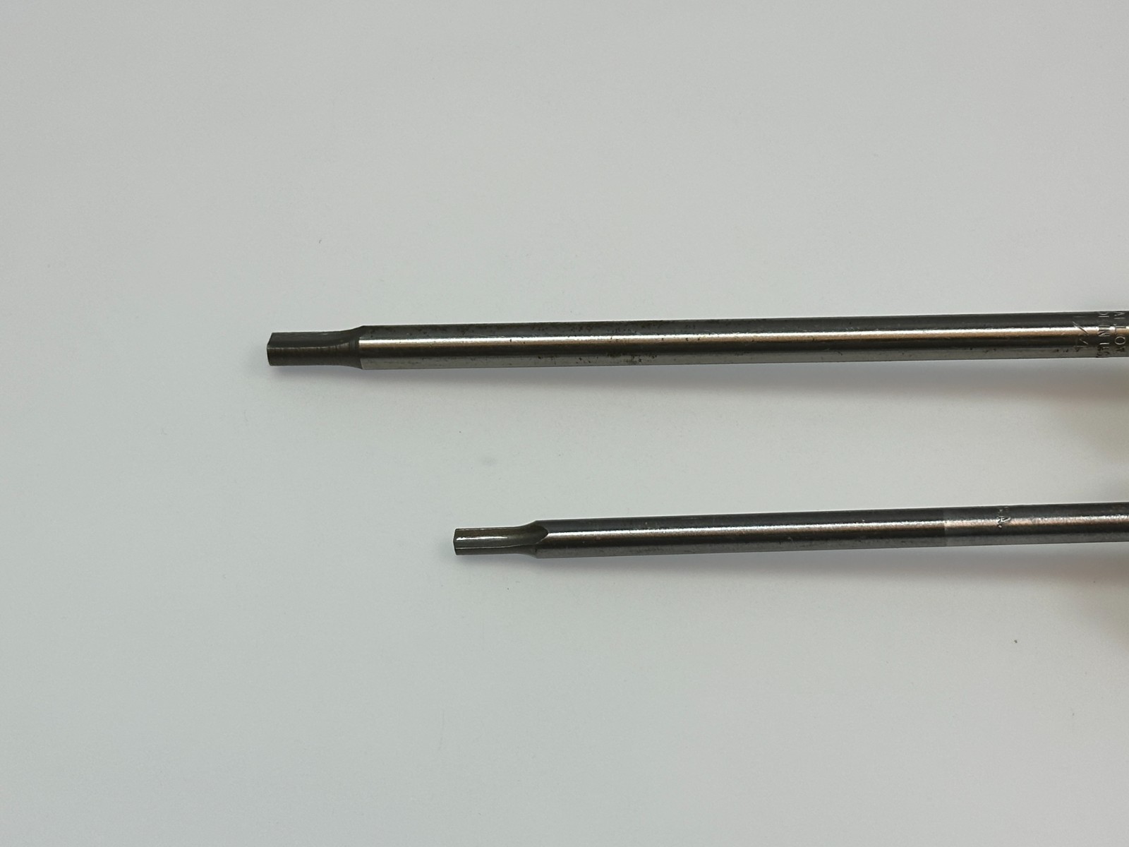 Rosco Tools USA (NOS) 2pc Clutch Head Driver Screwdriver Set Pair, Hard Handle