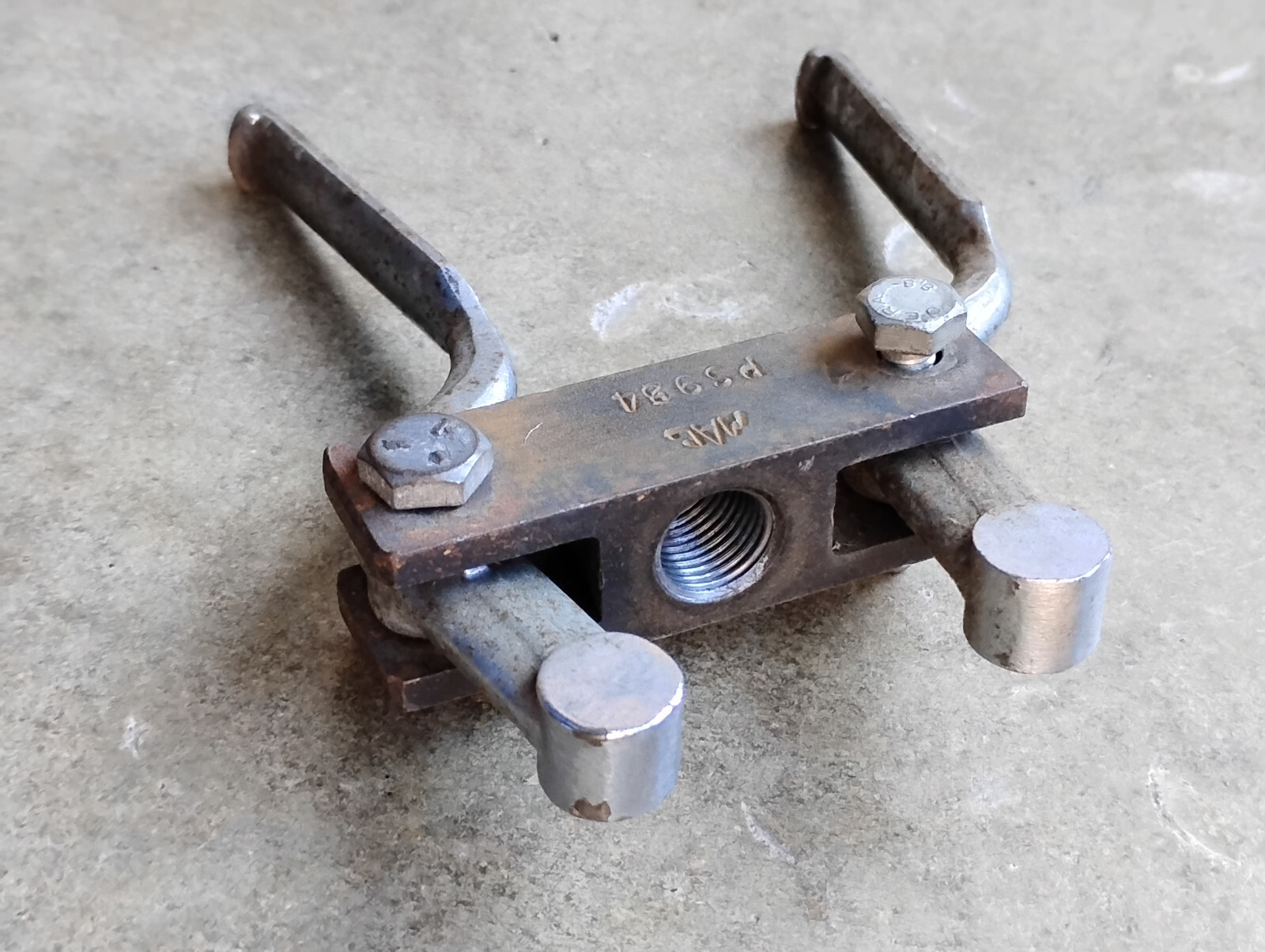 MAC Tools PS954 – 2-Jaw Arm Puller Tool