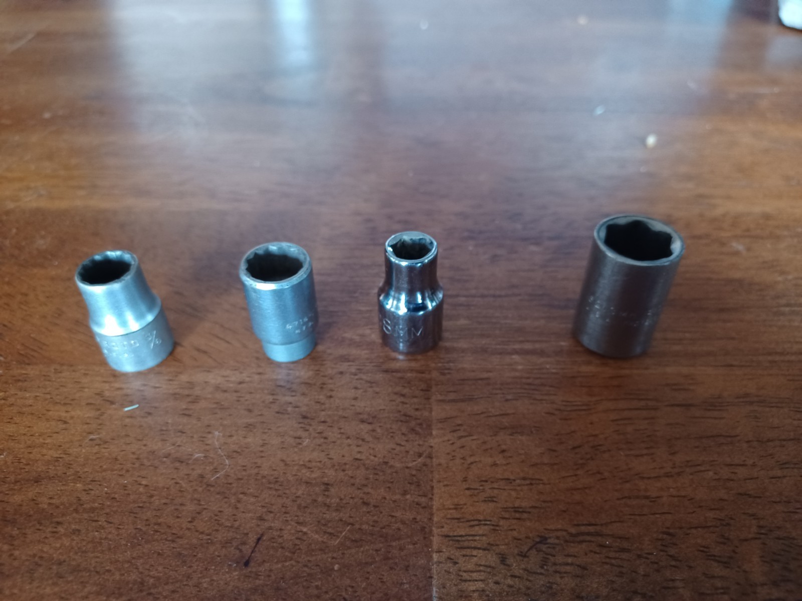 Proto Pear Ratchet 5249 3/8″ Drive With 13 various Sockets. Great mix! Nice