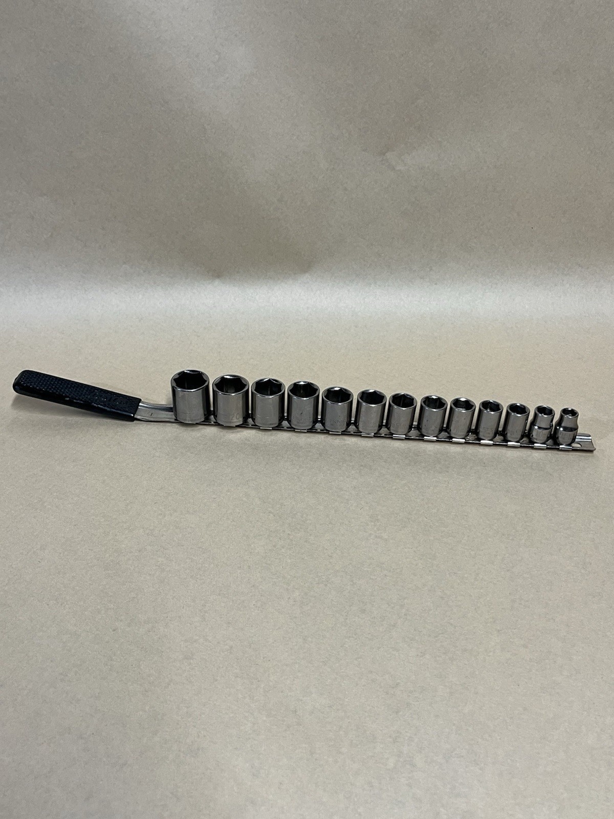 Craftsman USA 3/8” Drive Metric Socket Set 9-21mm No Skips G Series 13pc W/ Rack