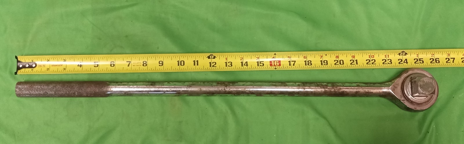 Heavy Duty 1″ Drive Ratchet 25.5″ Long Handle w/ 2-1/2″ Taiwan Socket