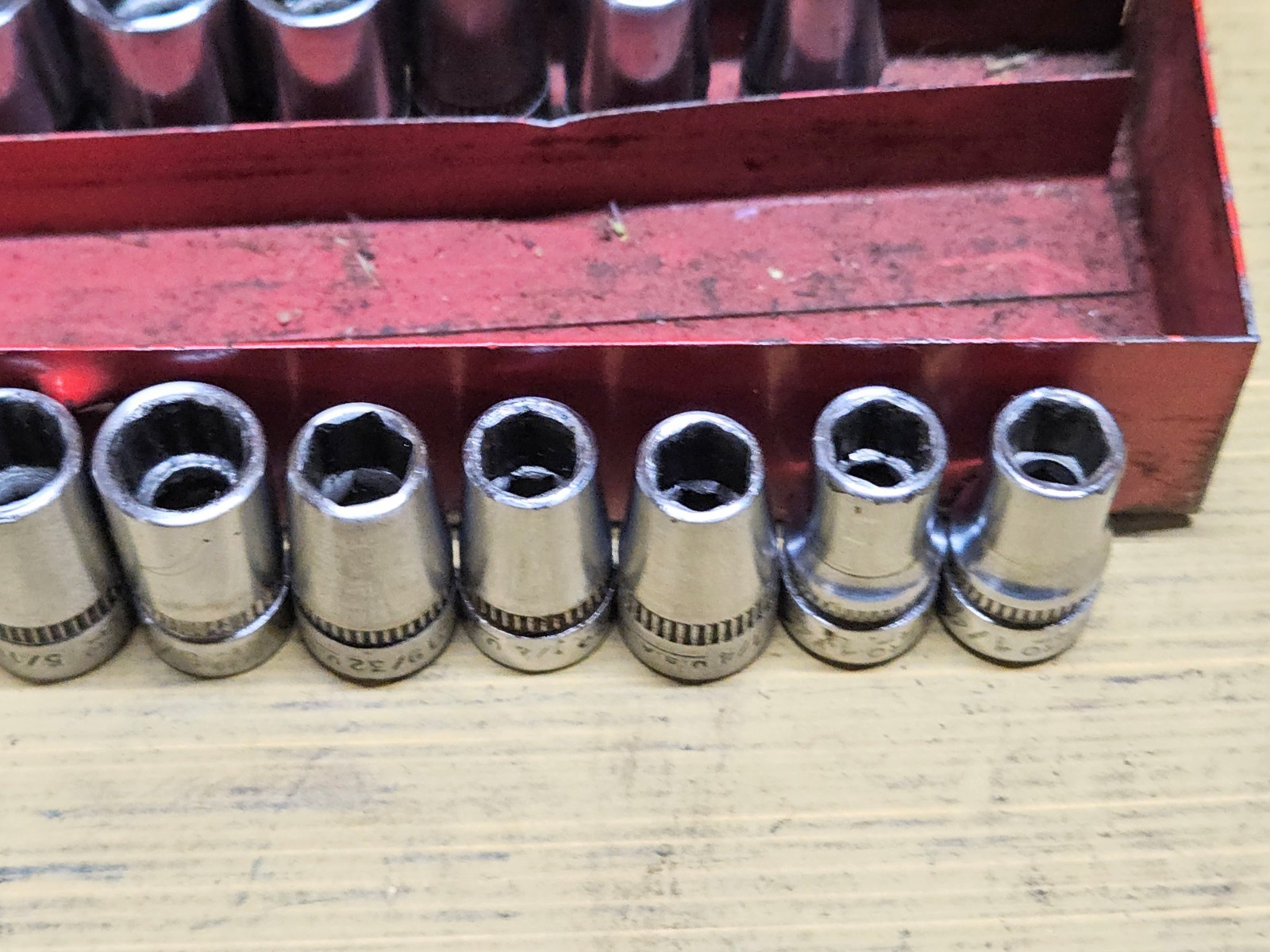 Vintage Indestro No. 7600 1/4” Drive Socket Set w/Metal Box Ratchet Bar Sockets