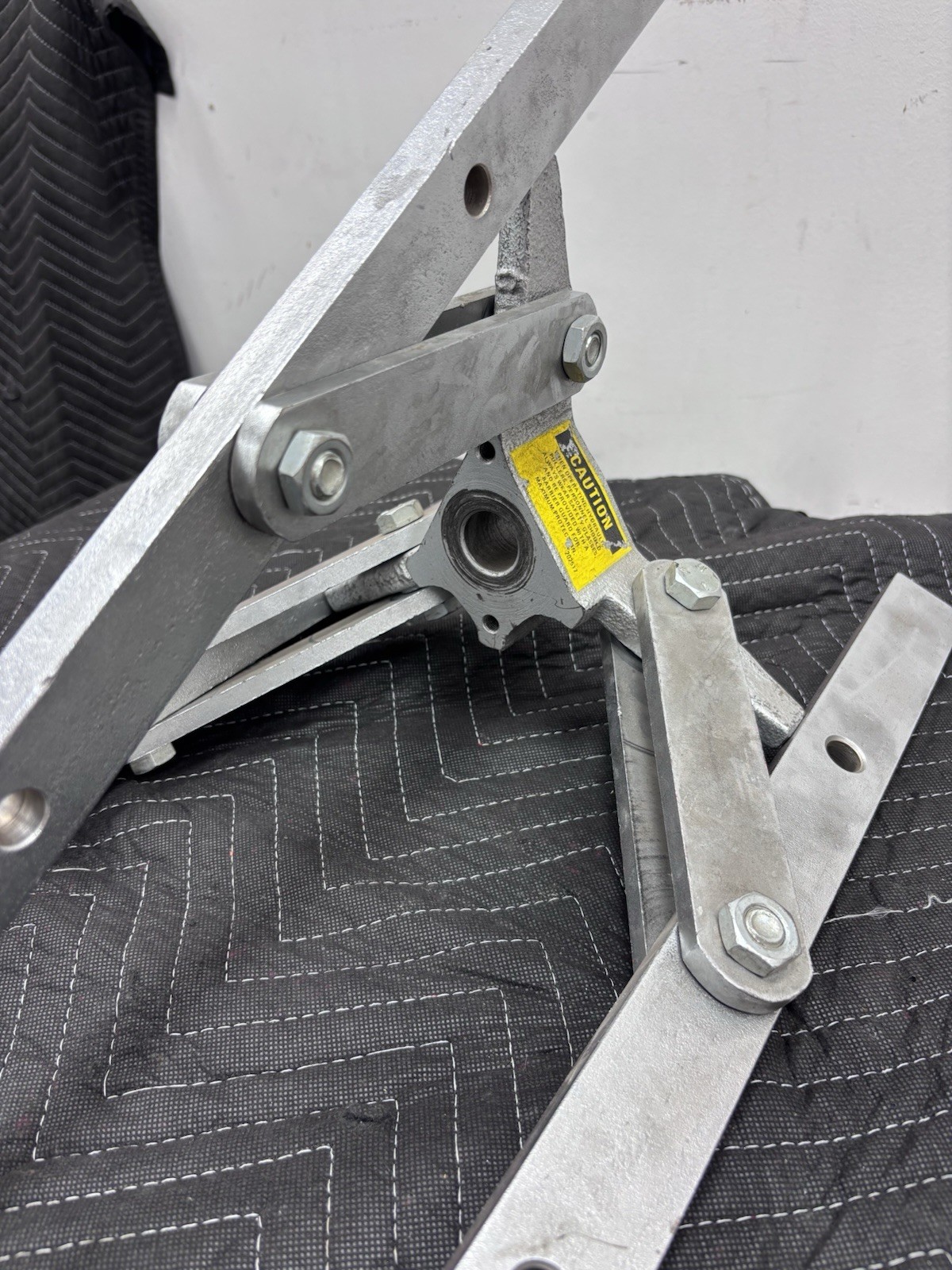 OTC 1046 17-1/2 Ton Grip-o-Matic 3 Jaw Puller