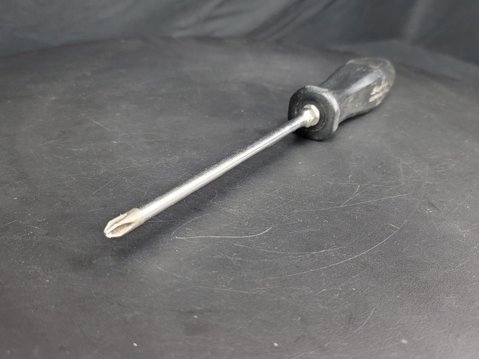 Snap On SDDP62 – #2 Phillips Tip X 6″ Long Blade Hard Handle Screwdriver