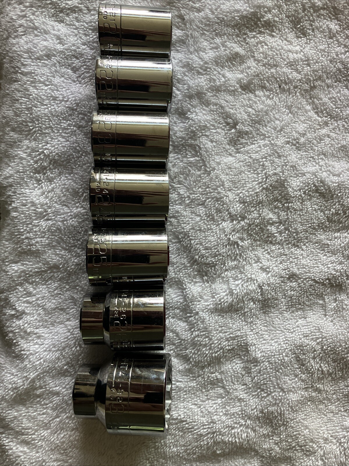 Wright 1/2 12 Point Socket Set, Ratchet, Red Metal Box. Please See Photos.