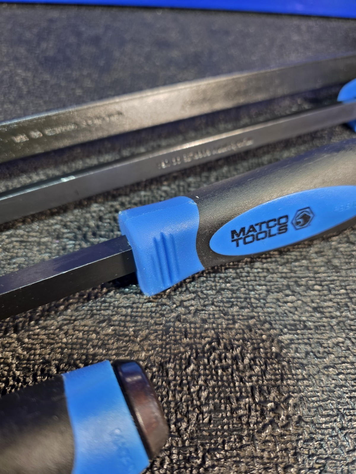 Matco Tools PBB36C 36″ PBB17C 17″ PBB12C 12″ & PBB8C 8″ Striking Pry Bars Blue