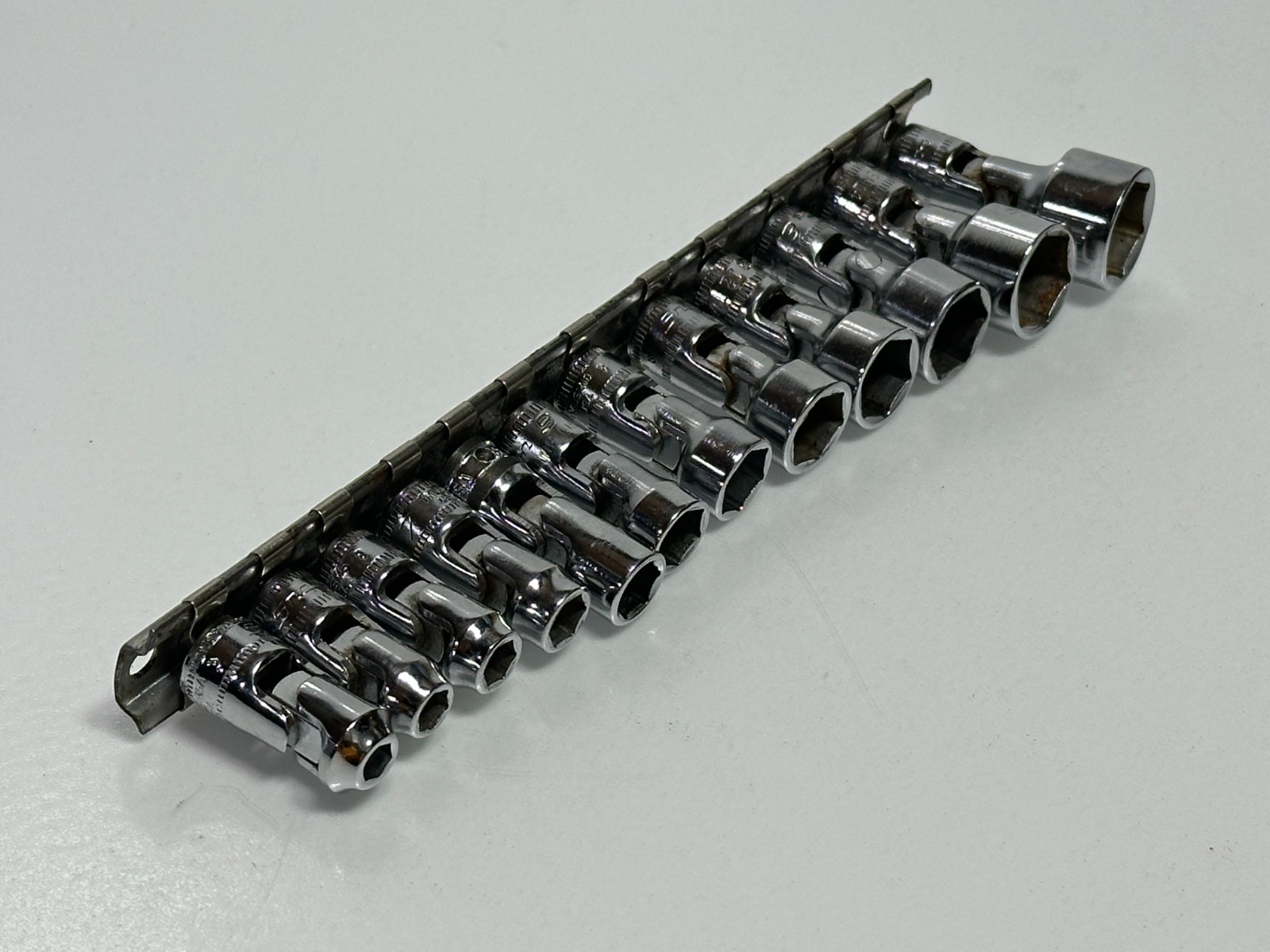 Snap On 12pc 111TMUSMA + 5mm 1/4″ Dr. Metric Universal Swivel Socket Set 5-15mm