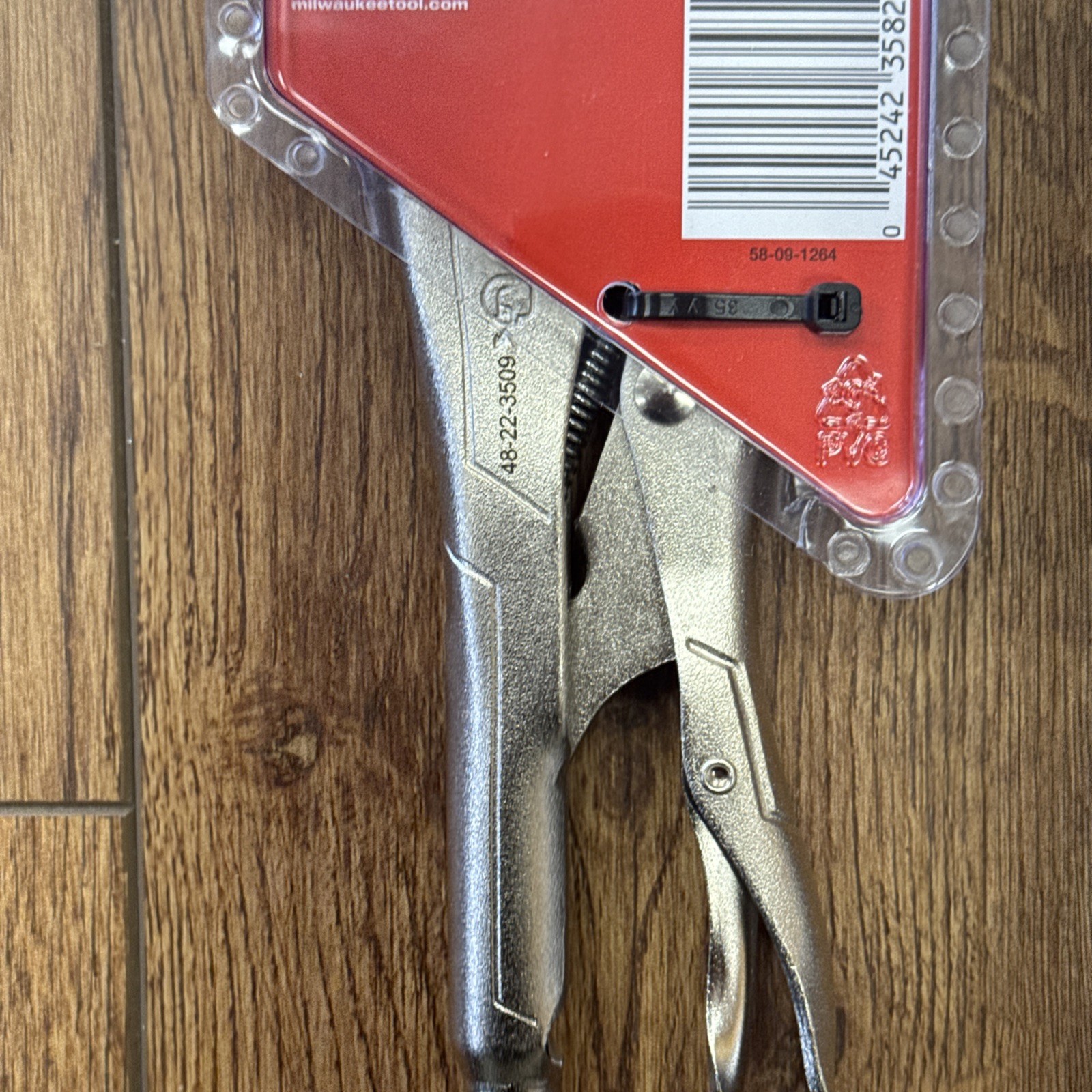 Milwaukee 48-22-3509 – 9″ Inch «Torque Lock» Long Nose Locking Pliers