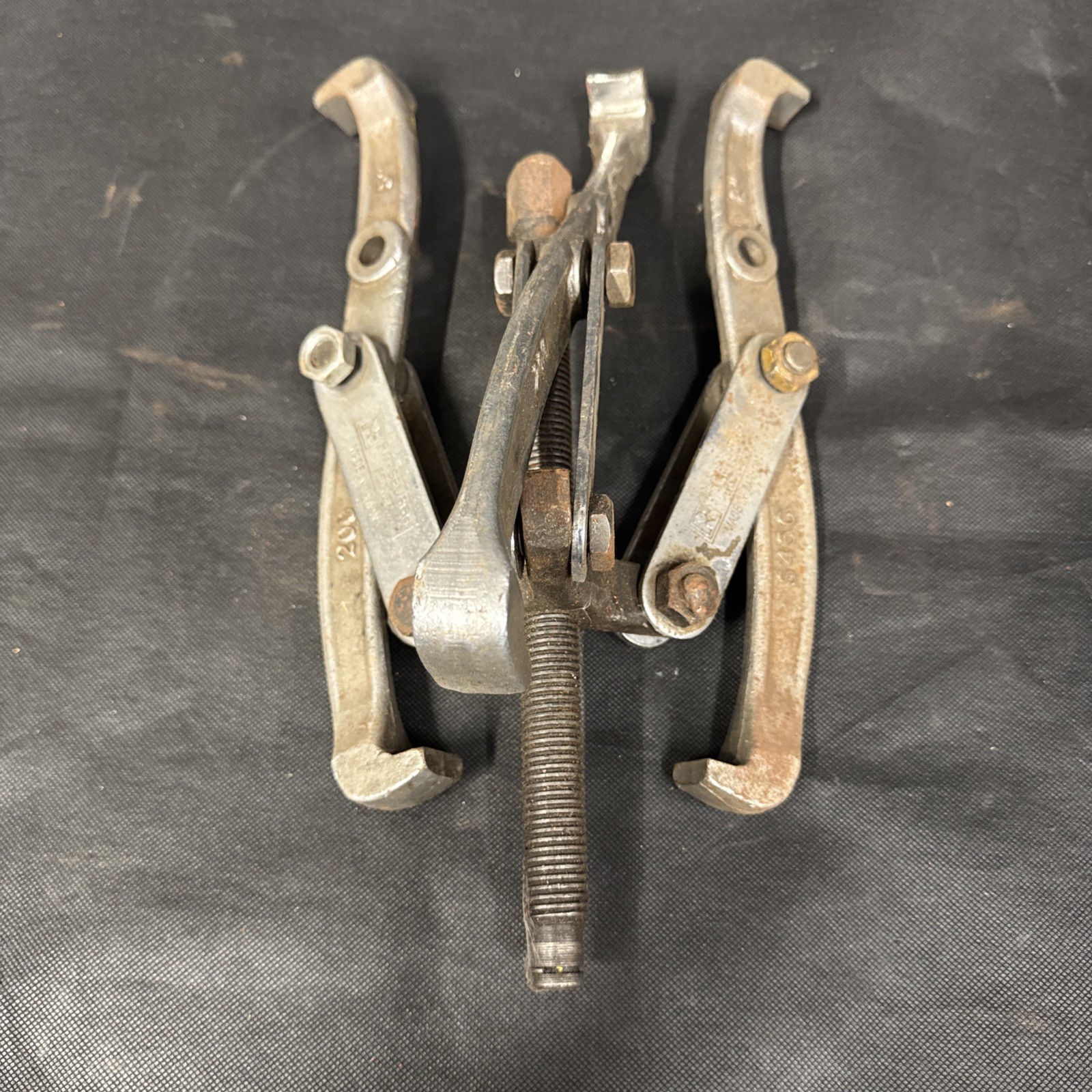 Pittsburg Forge 3-Jaw Slide Gear Puller, Model S45C 200 Flywheel 8” Inch