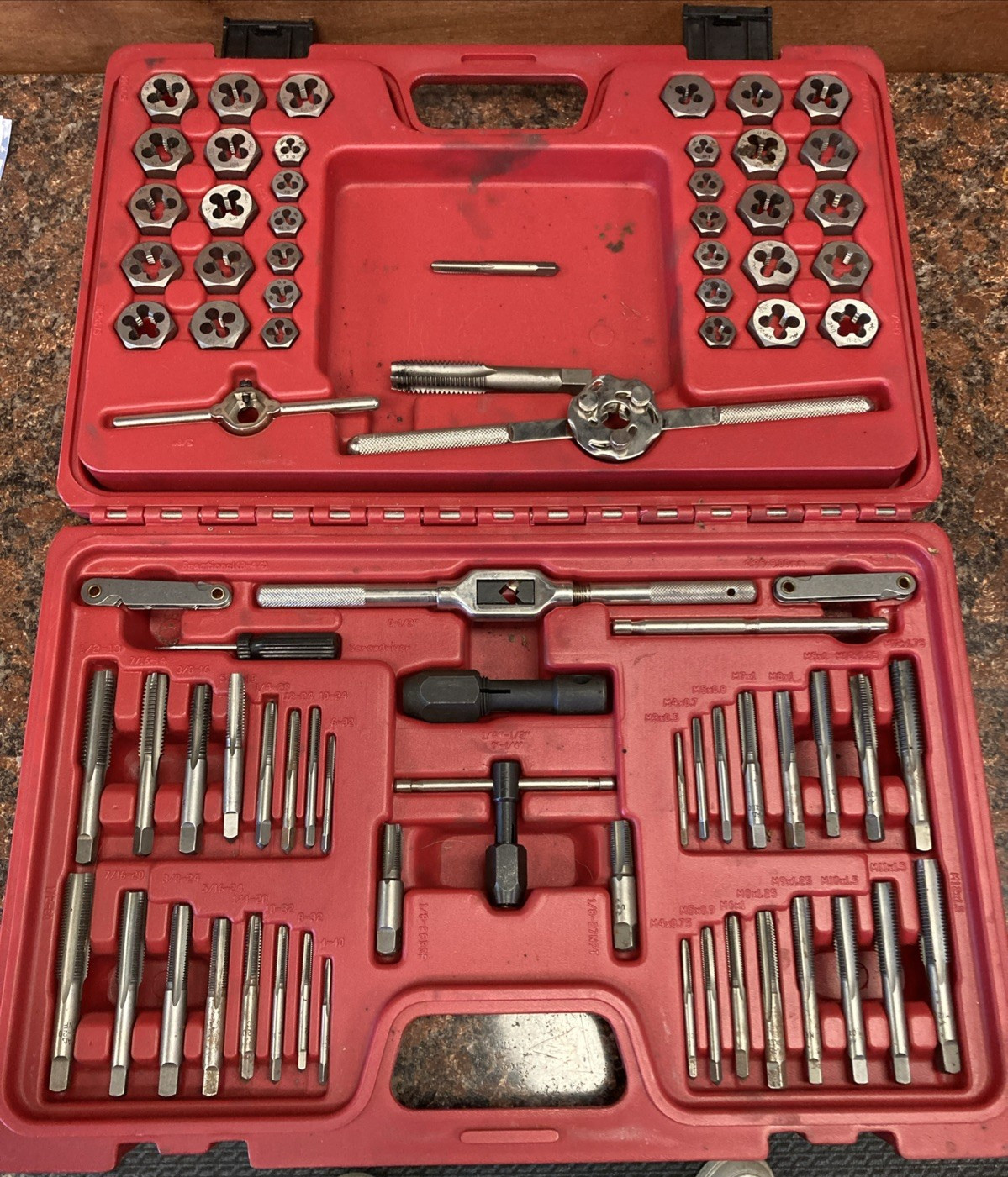 MAC Tools TD76COMBOS-US 76-PC SAE & Metric Tap and Hex Die Set – B4