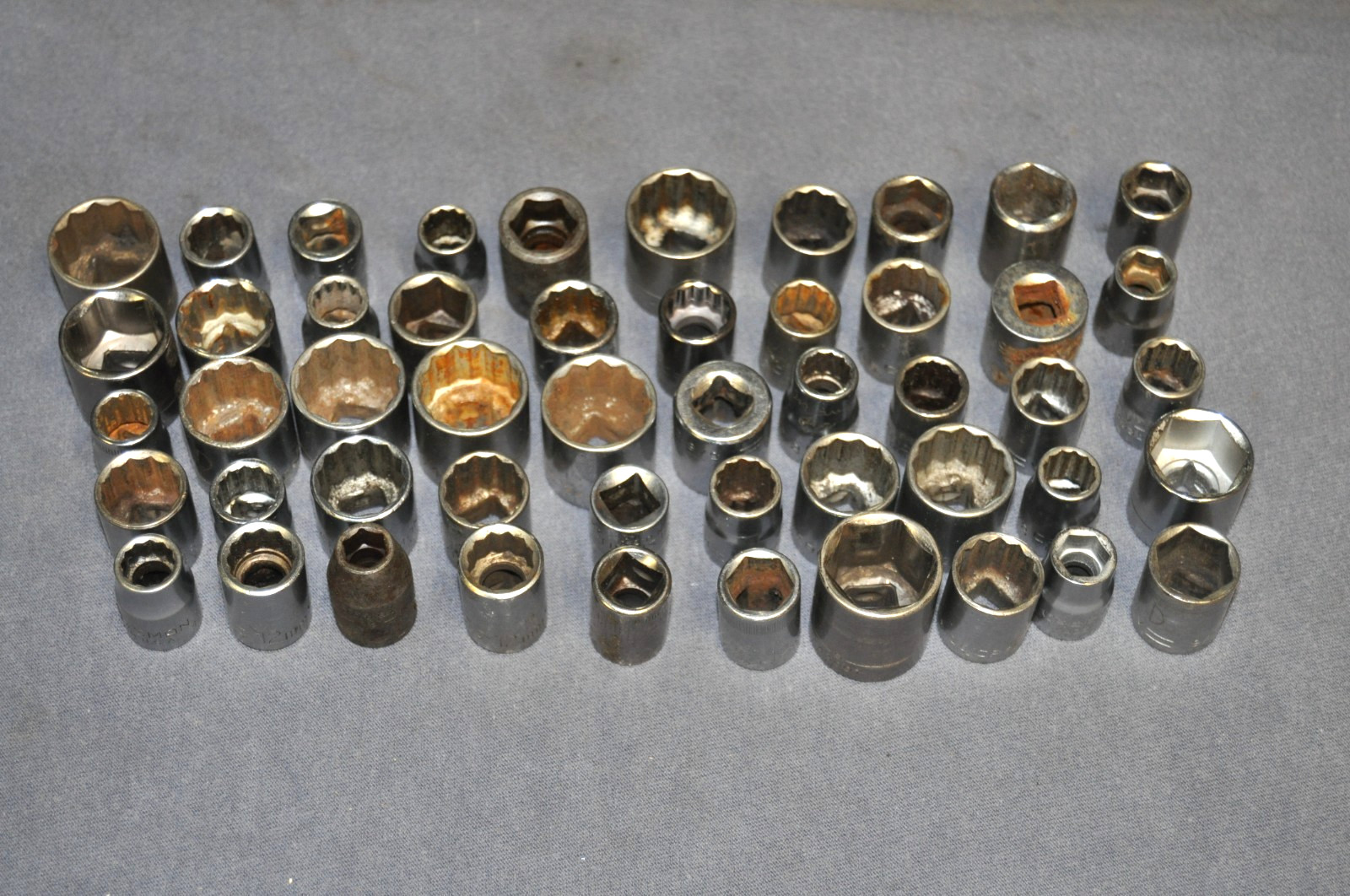 50 assorted Craftsman 3/8″ drive sockets SAE, Metric, 6 point, 12 point