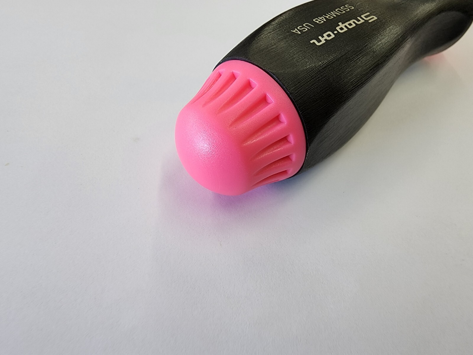 Snap-on Tools USA NEW BLACK & PINK Ratcheting Screwdriver w/Bits SSDMR4B
