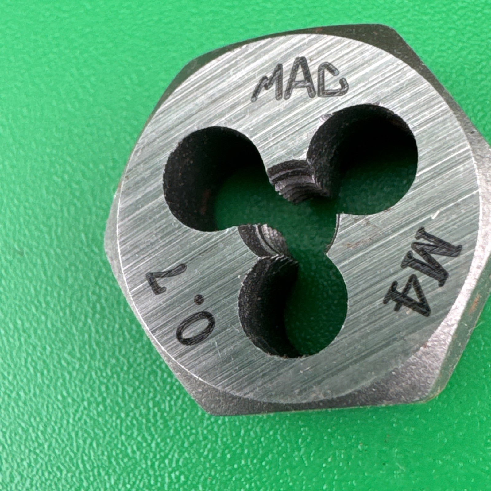 Mac Tools 6317DIA Metric Hexagonal Die M4-0.70 – 5/8″ Shank