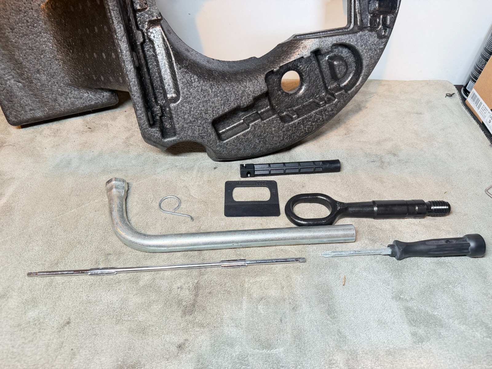2012-18 Audi A6 S6 A7 S7 Emergency Spare Tire Tool Kit Set OEM 4G0012109A