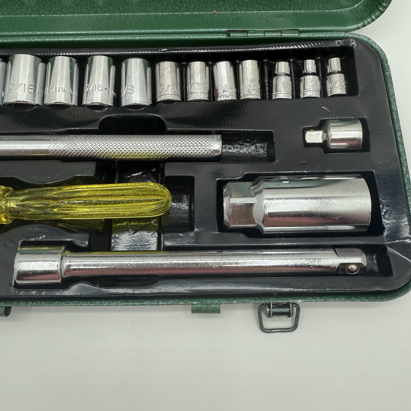 Vintage KR Tools 21-piece 1/4” 3/8″ SAE Socket Set with Green Metal Box
