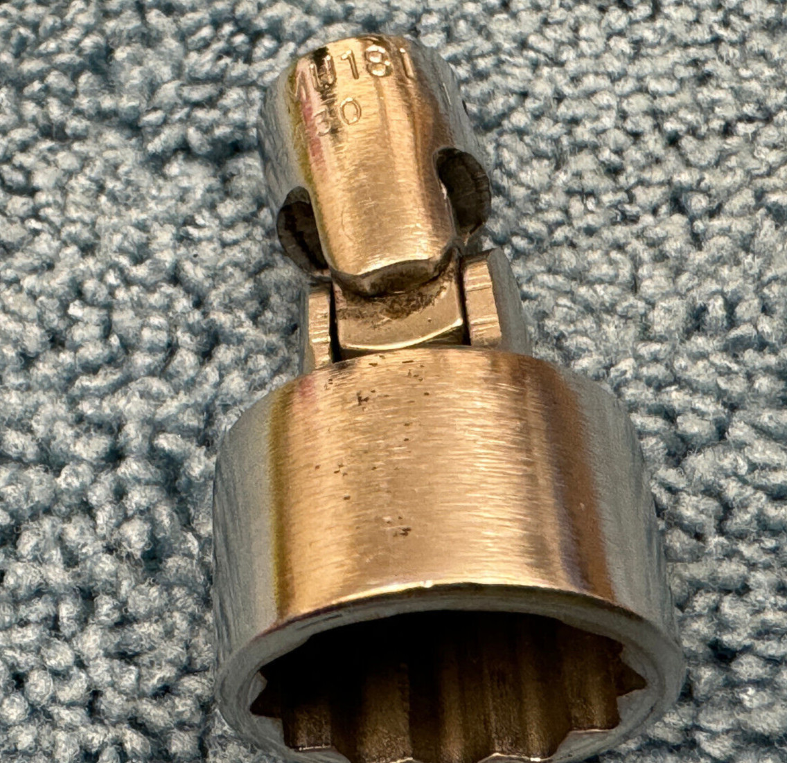 Snap-on 1/4″ Drive 12 Point SAE 9/16″ Shallow Universal Swivel Socket TMU181