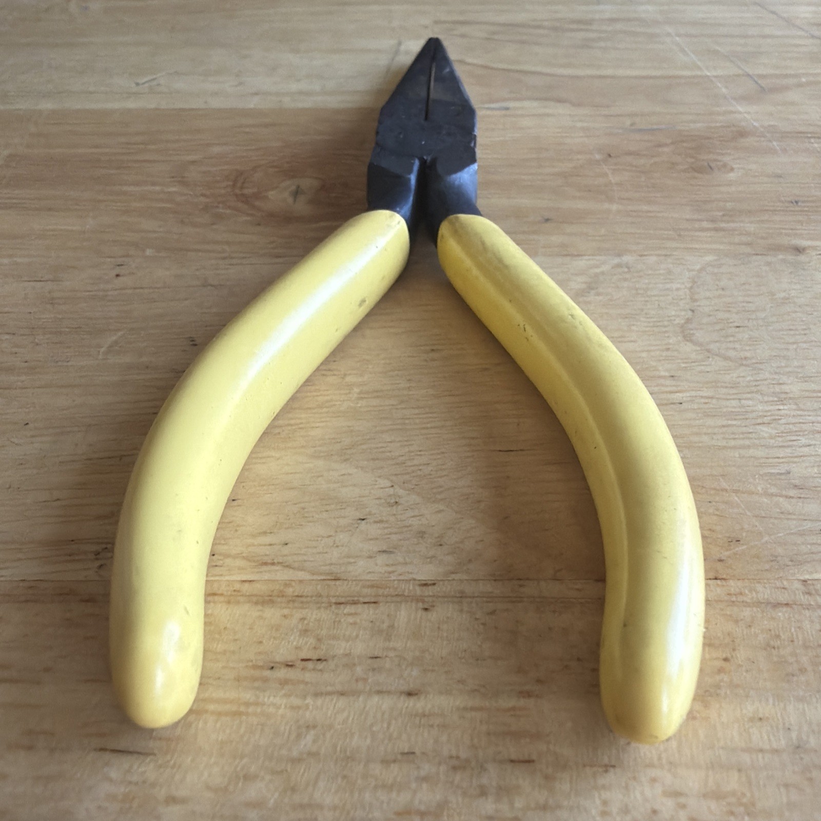 Williams Tools 7-1/4″ Long Needle Nose Pliers Yellow Handle PL-78-C Made in USA