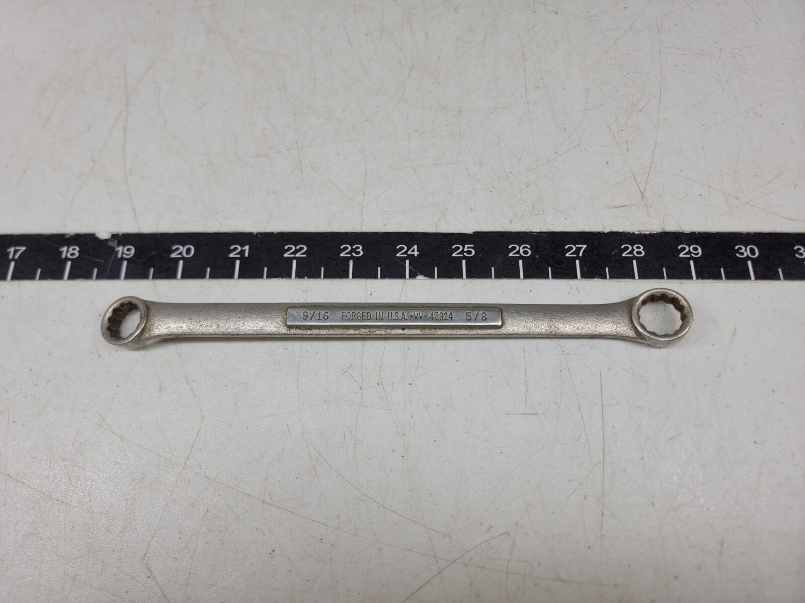 Craftsman Tools USA 43924 -VV- 9/16in. x 5/8in. 12-Point Double Box End Wrench