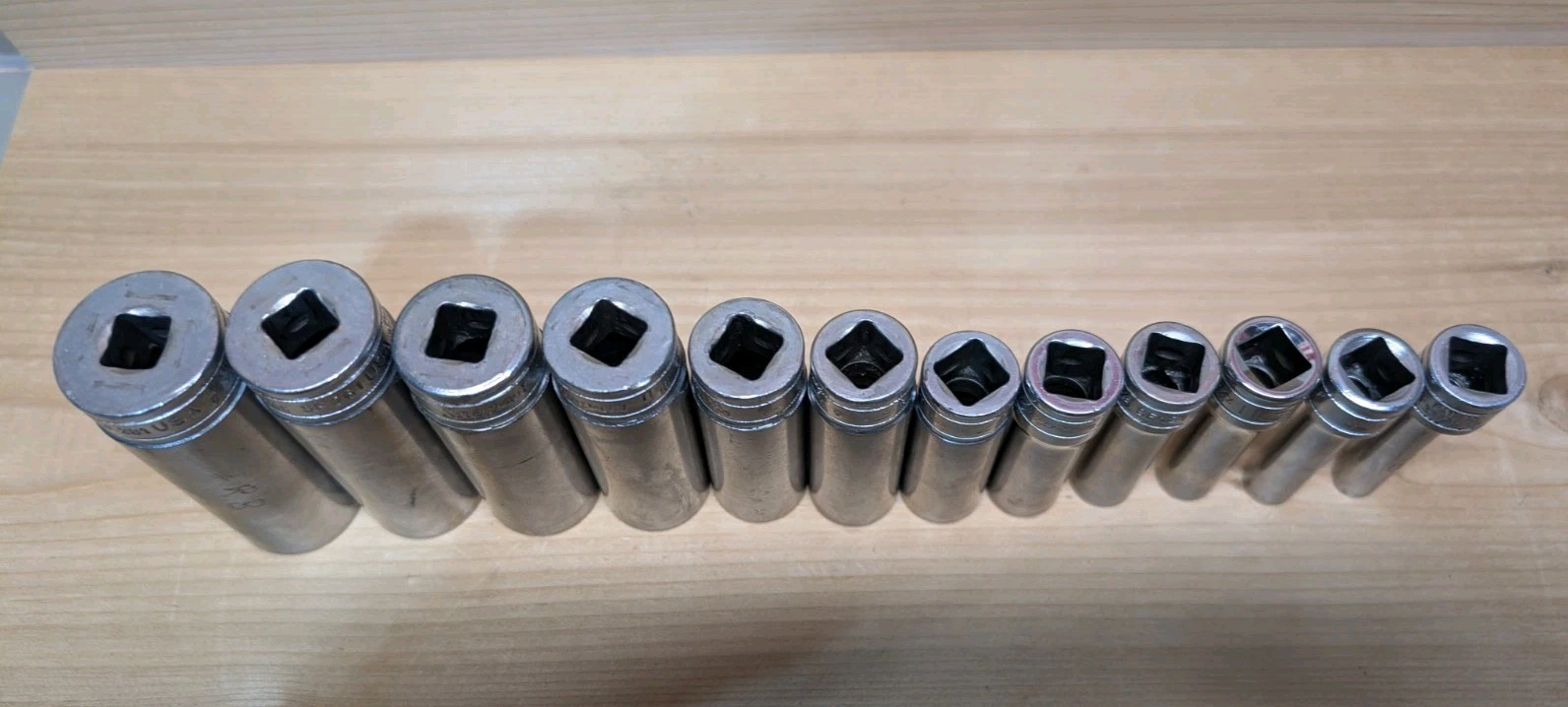 Snap-on 3/8″ Drive SAE 12Pc Deep Socket Set 6pt & 12 Point 1/4″-7/8″ SF – SFS