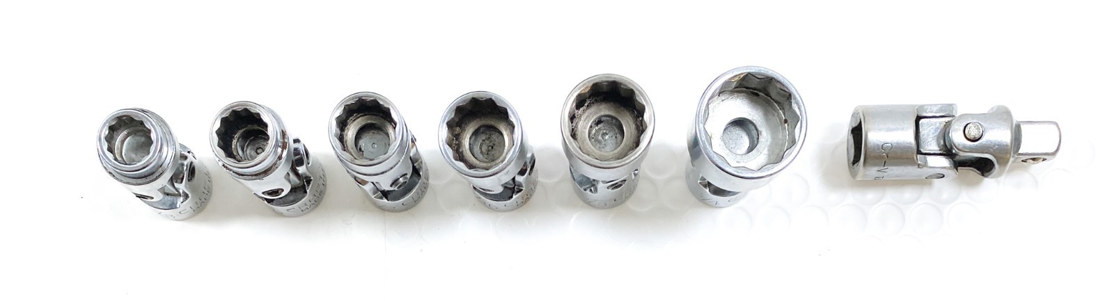 Craftsman 7-Piece 3/8 Drive SAE 12 pt Swivel Flexible Socket 3/8 to 3/4″ Set
