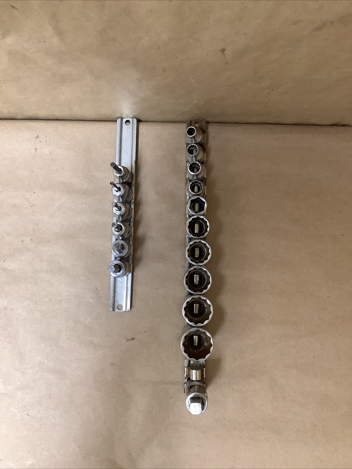 Snap On FL860 17pc 1/4”-7/8” & 5/32”-1/4” 3/8” Drive 12PT Socket Set -Silver